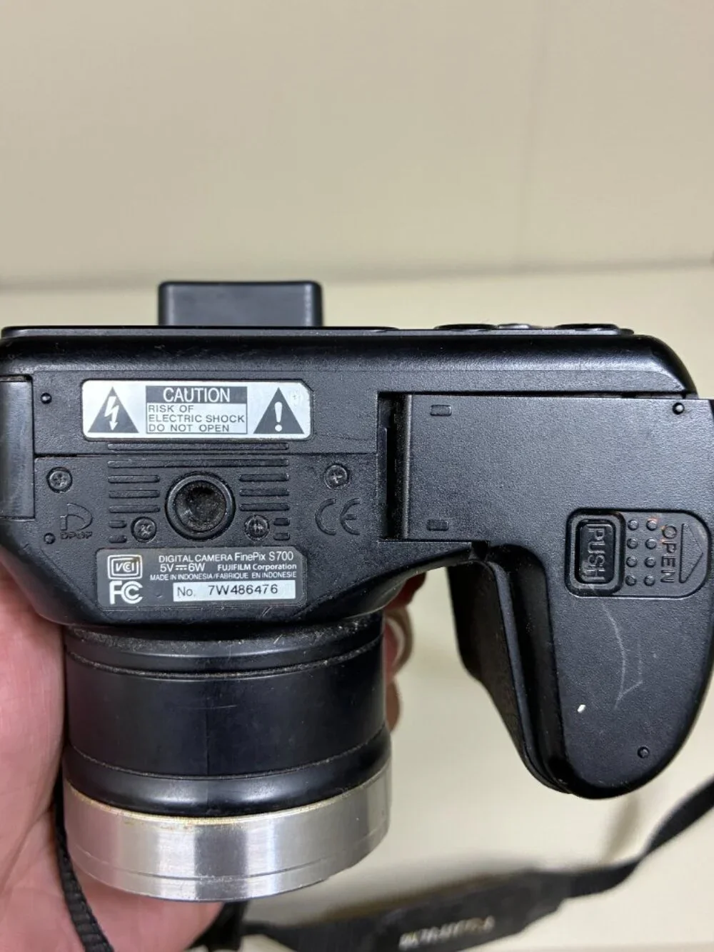 Fujifilm FinePix S Series S700 7.1 MP Digital Camera For Parts & Or Repair